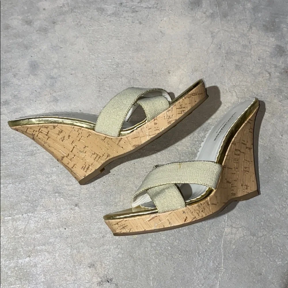NWOT Isaac Mizhari for Target Gold Cork Wedges ToeStrap sz 7
